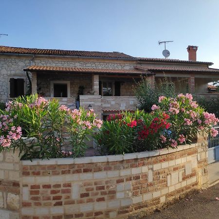 Apartmani Memic 100 M Do Plaze, Apartments Memic Only 100M From Beach Poreč Eksteriør billede