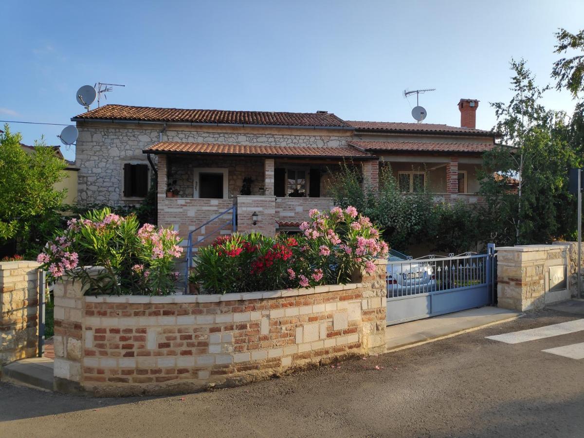 Apartmani Memic 100 M Do Plaze, Apartments Memic Only 100M From Beach Poreč Eksteriør billede