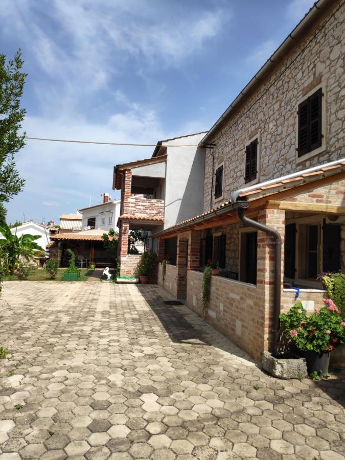 Apartmani Memic 100 M Do Plaze, Apartments Memic Only 100M From Beach Poreč Eksteriør billede
