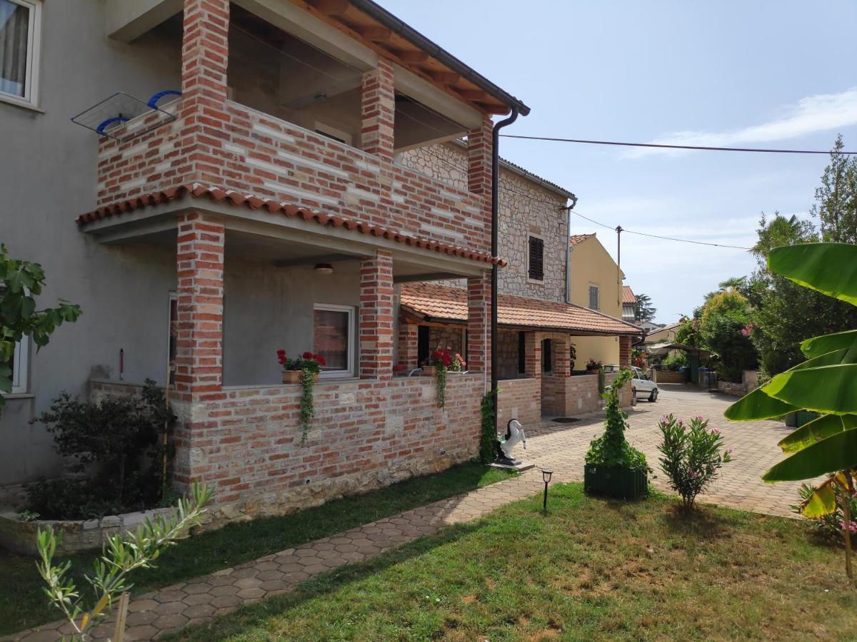 Apartmani Memic 100 M Do Plaze, Apartments Memic Only 100M From Beach Poreč Eksteriør billede