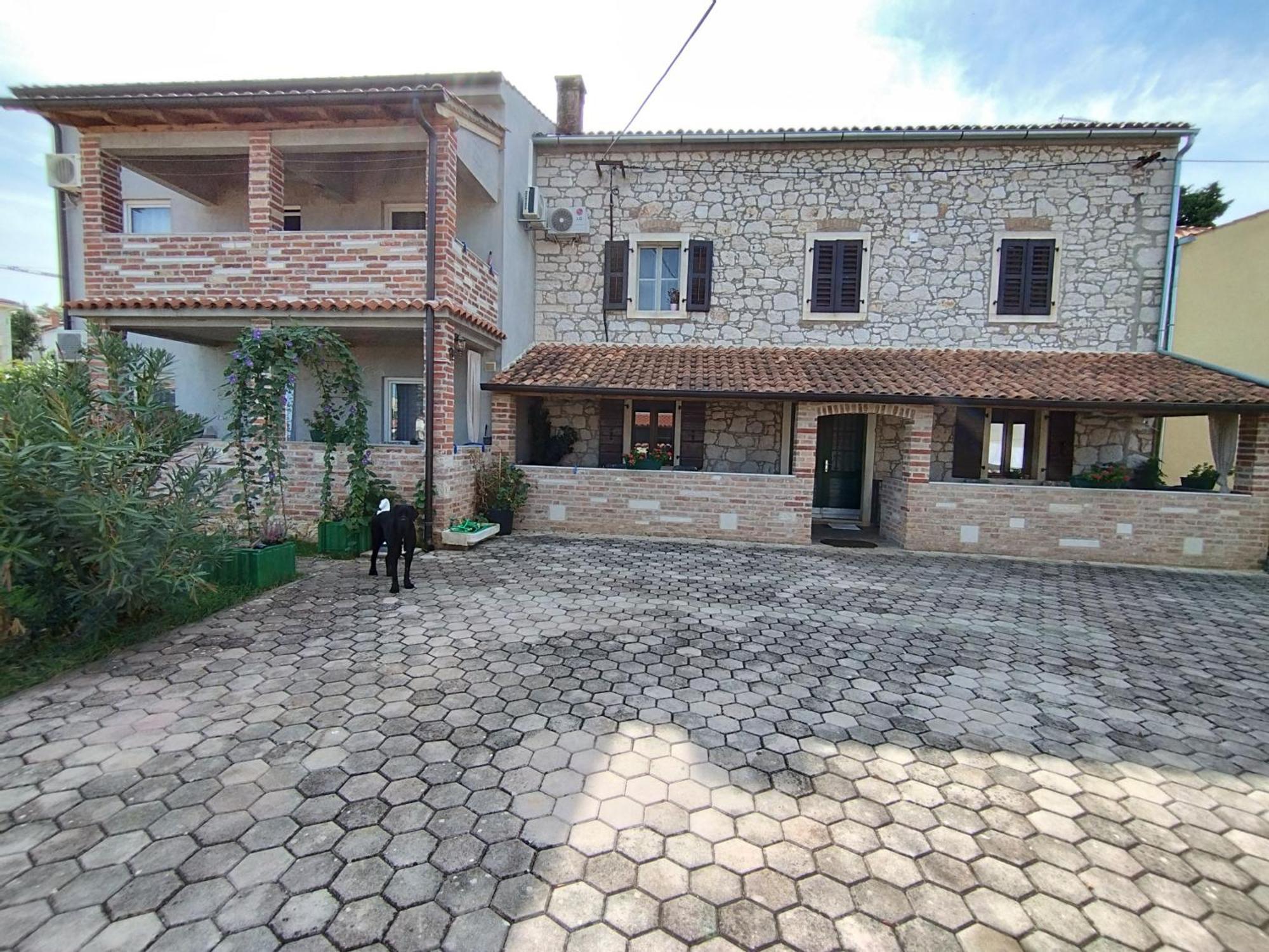 Apartmani Memic 100 M Do Plaze, Apartments Memic Only 100M From Beach Poreč Eksteriør billede