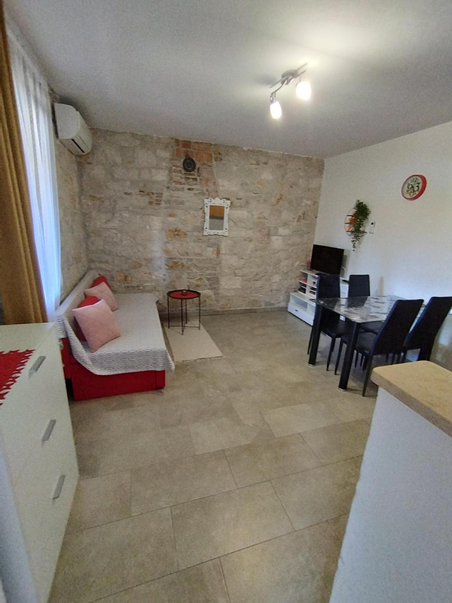 Apartmani Memic 100 M Do Plaze, Apartments Memic Only 100M From Beach Poreč Eksteriør billede