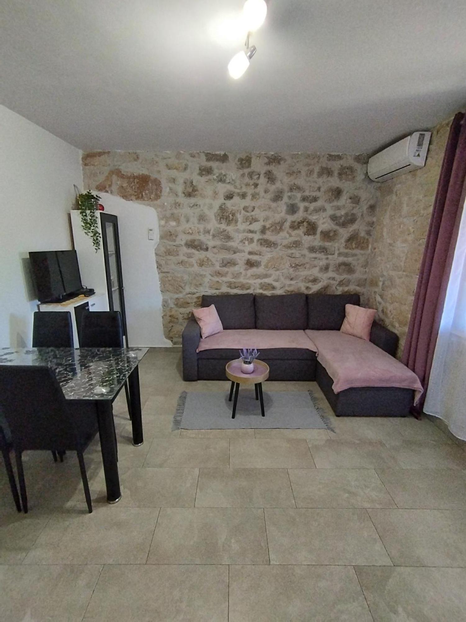 Apartmani Memic 100 M Do Plaze, Apartments Memic Only 100M From Beach Poreč Eksteriør billede